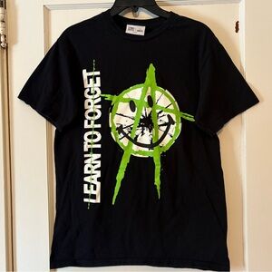 Smiley Learn to Forget anarchy graphic tshirt size M